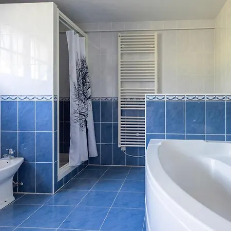 House For 13 People Heated Pool Bocce Court