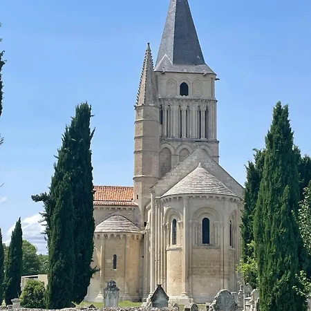 House For 13 People Heated Pool Bocce Court *