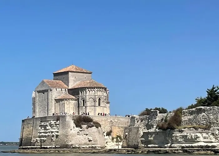 Вилла Maison 15p Piscine Chauffe Terrain De Petanque Haimps